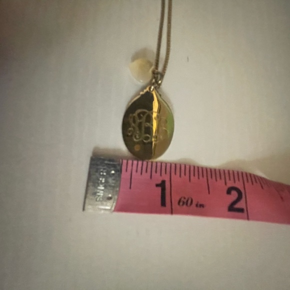 Vintage Goldtone Small Oval Pendant / Necklace with Initials ABC Engraved. - Picture 4 of 6
